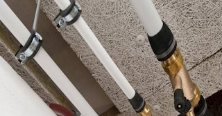 Замена труб водоснабжения в квартире: цена от 2080 руб. - СантехДомХтб